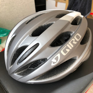 GIRO サイクルヘルメット　Mサイズ（56-61cm）