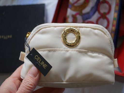 セリーヌ Celine ポーチ ハンカチセット 未使用品 Taro 名古屋の小物 ハンカチ の中古 古着あげます 譲ります ジモティーで不用品の処分 セリーヌ Celine ポーチ ハンカチセット 未使用品 Taro 名古屋の小物 ハンカチ の中古 古着あげます 譲ります ジモティーで不用品の処分