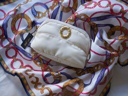 セリーヌ Celine ポーチ ハンカチセット 未使用品 Taro 名古屋の小物 ハンカチ の中古 古着あげます 譲ります ジモティーで不用品の処分 セリーヌ Celine ポーチ ハンカチセット 未使用品 Taro 名古屋の小物 ハンカチ の中古 古着あげます 譲ります ジモティーで不用品の処分