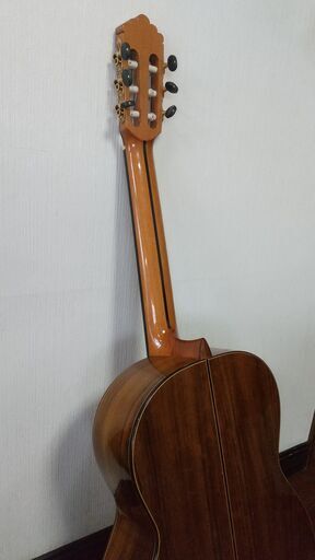 新堀ギター教室推薦　Altamira（１０万円）のギター　中古美品　ケース付き 新堀ギター教室推薦 Altamira（10万円）のギター 中古美品 ケース付き