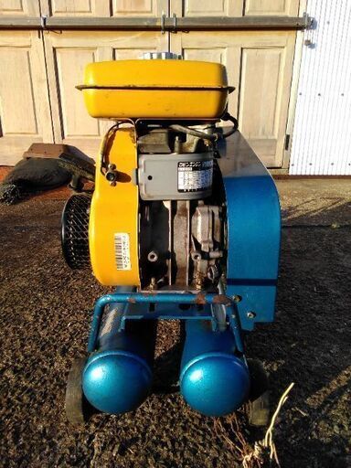 コンプレッサー エンジン式 ❢❢ コンパクトでも吸気が早い