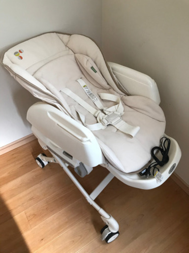 美品　combi 電動ハイローチェア