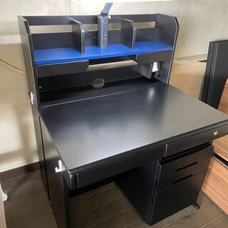 新品の学習机です。男の子専用！ブラックでカッコいいですよ！新作 