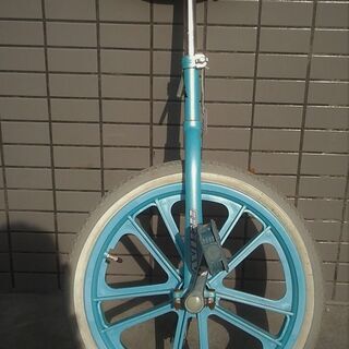 【中古】一輪車　車輪枠水色　サドルはグレーと水色