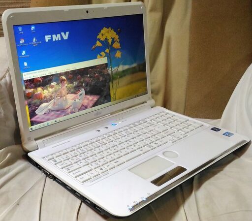 【けっこうきれい】Windows10 i3搭載 富士通ノートパソコン ワイヤレスマウスプレゼント中 (15.6型 Sandy Bridge)
