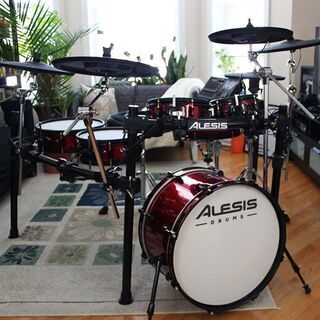 電子ドラム ALESIS STRIKE PRO SPECIAL EDITION 中古美品　上位機種　4タム3クラッシュ　ハイハットスタンド＆椅子付き