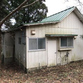 とても静かな住宅地です。大竹海岸まで車で5・6分です。小鳥のさえ...