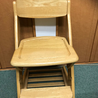 無料にしました!木製子供学習椅子　高さ調整