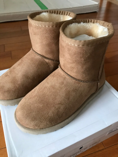☆新品☆ ムートンブーツ　22センチ