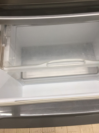1/28【訳あり激安商品】MITSUBISHI  384L冷凍冷蔵庫  シルバー スレが表面にありますが見た目気にしなければ中身は良し‼️です☺️大容量冷やしてくれます♡