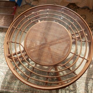 籐のガラス円形テーブル