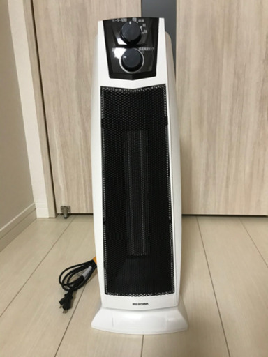 アイリスオーヤマ セラミックファンヒーター 首振り　ほぼ新品