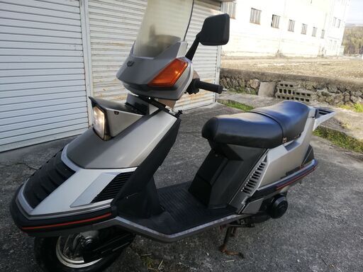 スペイシー125ストライカー。年式のわりに綺麗です。