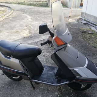 スペイシー125ストライカー。年式のわりに綺麗です。