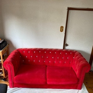 真っ赤なソファー