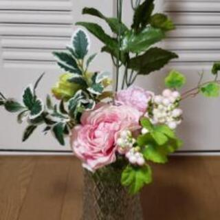 【無料】ガラス花瓶と造花(６本)