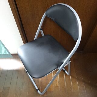 【コンパクトで便利】黒色　パイプ椅子　折り畳み　サイズ445×4...