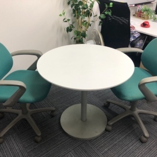 【無料】池袋・白の丸テーブル&椅子