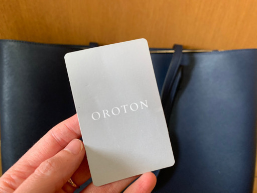 Oroton (オロトン) オーストラリアの高級トートバッグ・全て皮・新品 Oroton (オロトン) オーストラリアの高級トートバッグ・全て皮・新品