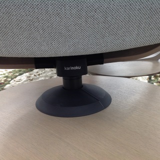 カリモク 布製 パーソナルチェア サイドテーブル オットマン付き