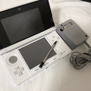 【値下げしました】3DSホワイト(ペン、充電器付)