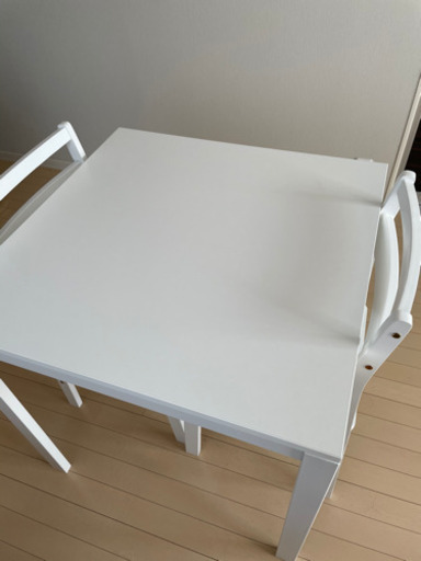 IKEAダイニングテーブル・ナフコ椅子2点