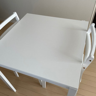IKEAダイニングテーブル・ナフコ椅子2点
