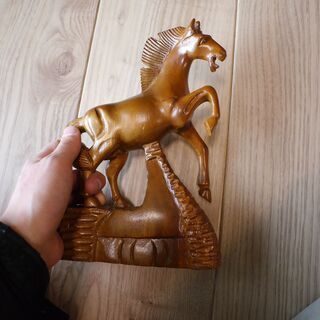 取引中　木彫り（手彫りかと）の馬の置物