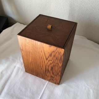 木製のゴミ箱