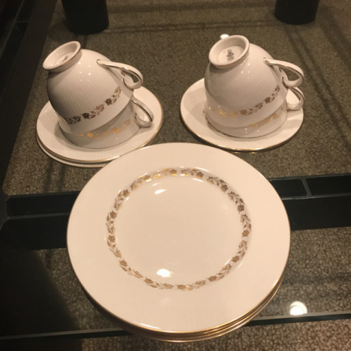 ロイヤルドルトン ティーカップ\u0026ソーサー\u0026ケーキ皿