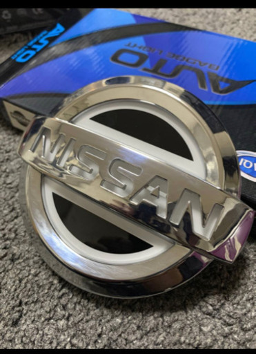 日産光るエンブレムブルー マツ 東山の車のパーツの中古あげます 譲ります ジモティーで不用品の処分