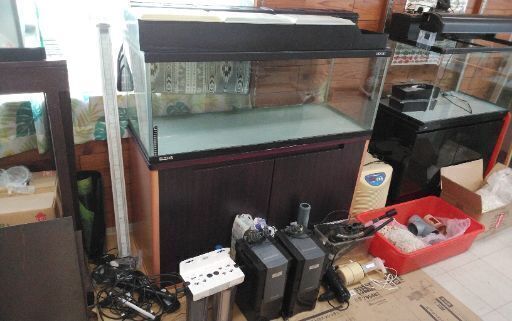 120cmアクリル水槽、水槽台、上部濾過装置。