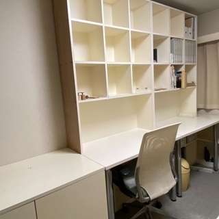 ⭐︎4/25お引渡しまで　本棚１棹 ＋デスク付き本棚２棹 + 開扉地袋付本棚(希望の場合)　早期終了の場合あり