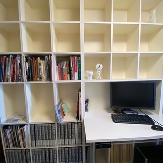 ⭐︎4/25お引渡しまで　本棚１棹 ＋デスク付き本棚２棹 + 開扉地袋付本棚(希望の場合)　早期終了の場合あり