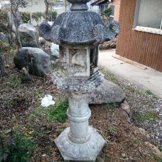 庭の灯籠