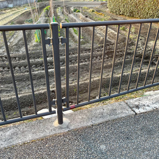 道路の柵修理 − 兵庫県