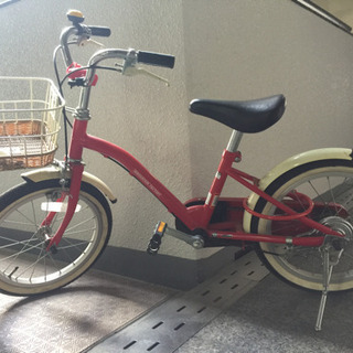 子供用の赤の自転車