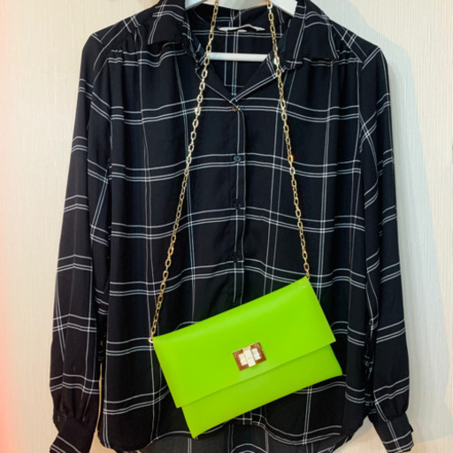 Anya Hindmarch］ビビッドグリーンショルダーバッグ