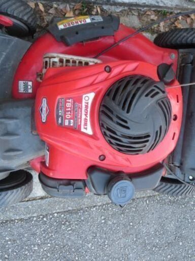 ②アメリカ製バケット付き芝刈り機5.5馬力エンジン始動オートチョーク式