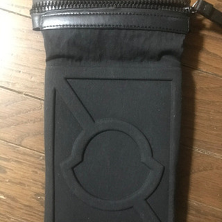 【早いもの勝ち】モンクレール　サコッシュ　ブラック 早いもの勝ち】モンクレール サコッシュ ブラック