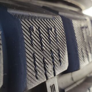 大幅値引き断行！ヨコハマ ・ ジオランダー スタッドレス タイヤ 215 ／ 65  R16 4本セット　ほぼ新品