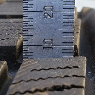 大幅値引き断行！ヨコハマ ・ ジオランダー スタッドレス タイヤ 215 ／ 65  R16 4本セット　ほぼ新品