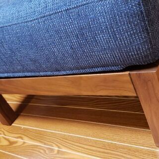 展示品★フランネルソファ「STRAND」ウォールナット無垢材 2.5人掛け＋別注スツール（張地ネイビー）★純正張地オーダー可