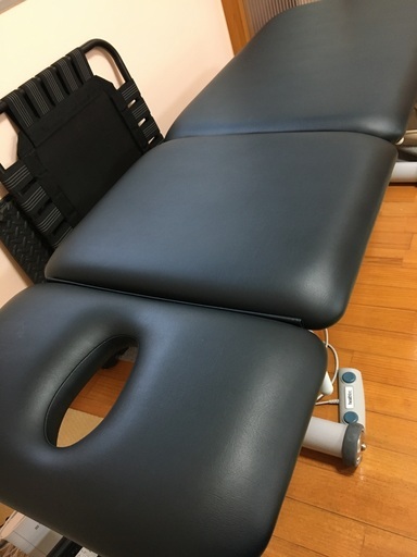 電動式昇降マッサージベッド　healthtec