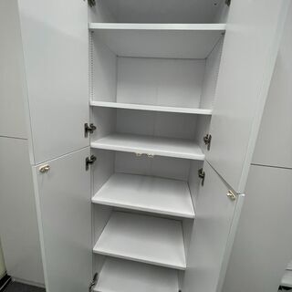 お取り引き者が決定しています】大型収納本棚 ホワイト 壁面本棚(扉式 