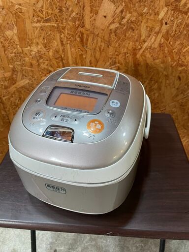 F3104　東芝　5.5合炊き炊飯器