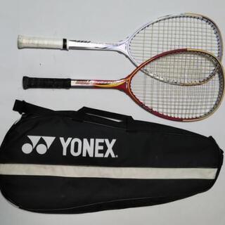 テニスラケット2本とラケットバッグ
