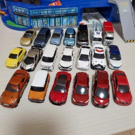 【取引中】50周年Wアクショントミカビル+トミカ20台 取引中】50周年Wアクショントミカビル+トミカ20台