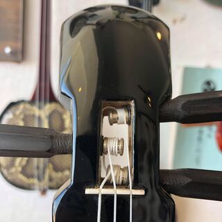 レアアイテム＆専門店リペア済み。カラクイペグで調弦しやすい本皮一枚