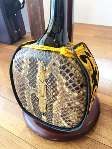 専門店リペア済みの中古品。使用感と皮破れありの本皮一枚張りを最終価格で 専門店リペア済みの中古品。使用感と皮破れありの本皮一枚張りを最終価格で